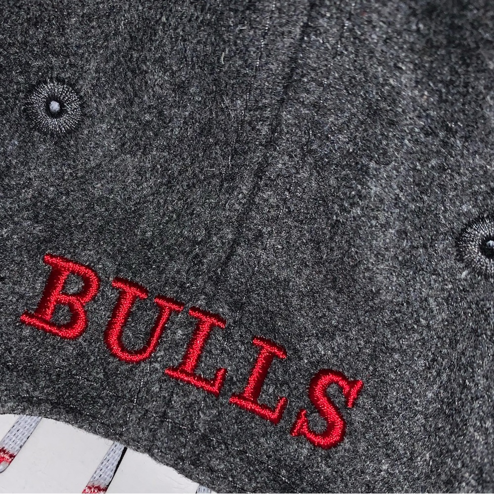 ๐๐๐๏ธ Chicago Bulls Full Court Two-Tone Statement SnapBack Hat ๐๏ธ๐๐ - Picture 8 of 12